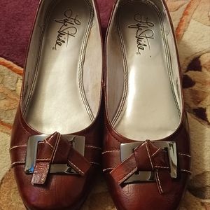 Beautiful dark red life stride size 9